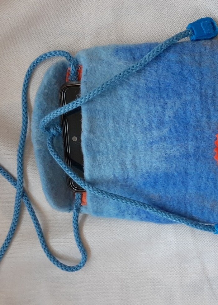 keçeden yapılmış el yapımı telefon çantası.  17 x 12 cm.  kapak  - Görsel 3