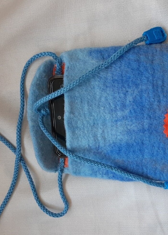 keçeden yapılmış el yapımı telefon çantası.  17 x 12 cm.  kapak  - Görsel 4