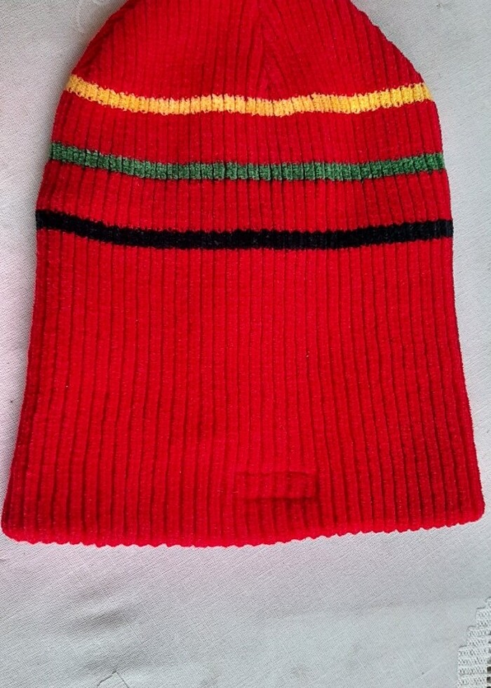 kız çocuk beresi kırmızı. bayrak kırmızısından biraz daha koyu T - Görsel 2