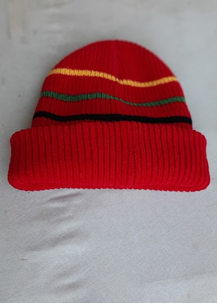 kız çocuk beresi kırmızı. bayrak kırmızısından biraz daha koyu T - Görsel 3