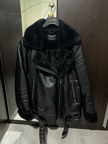 Stradivarius içi kürklü deri mont