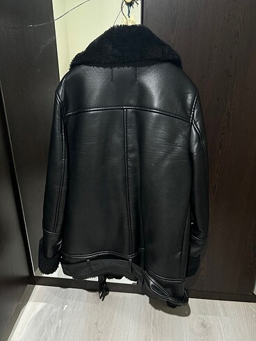 m Beden Stradivarius içi kürklü deri mont