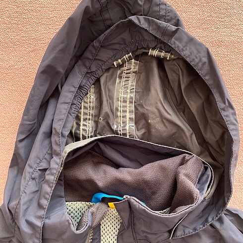 İnce erkek çocuk yağmurluk - Görsel 2