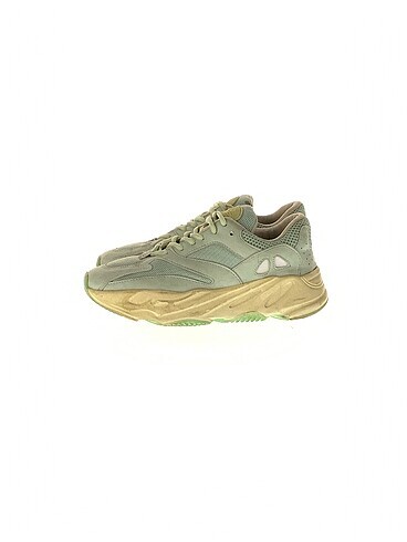 PreLoved Spor Ayakkabı %70 İndirimli.