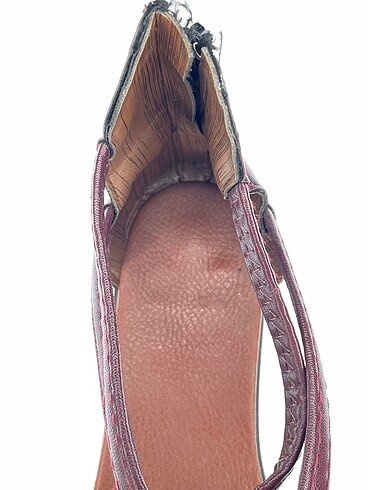 37 Beden bordo Renk PreLoved Sandalet %70 İndirimli.