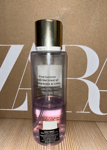 Victoria's Secret Pomegranate Lotus Vücut Spreyi - Görsel 2