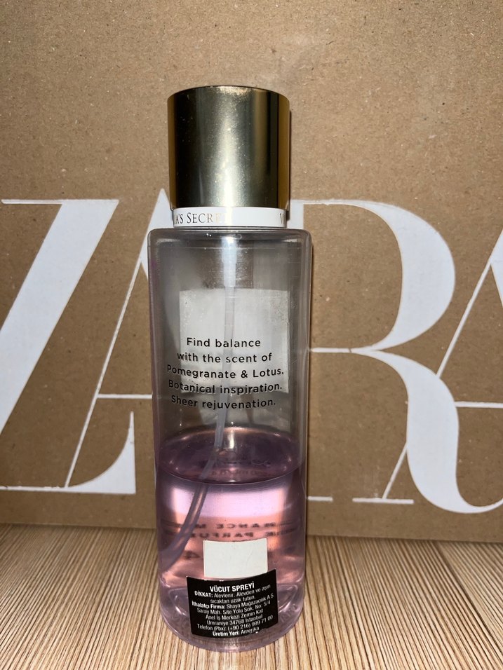 Victoria's Secret Pomegranate Lotus Vücut Spreyi - Görsel 2