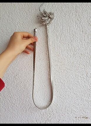 Gümüş rengi kemer