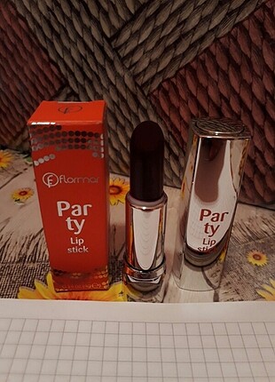 Beden Flormar Party Lipstick No:05 (Kiss Of The Night)