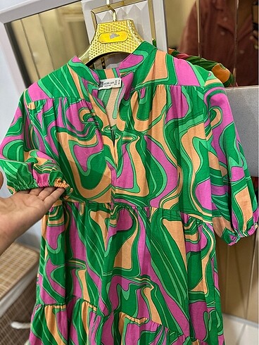 Renkli kıpır kıpır bir elbise - Görsel 5