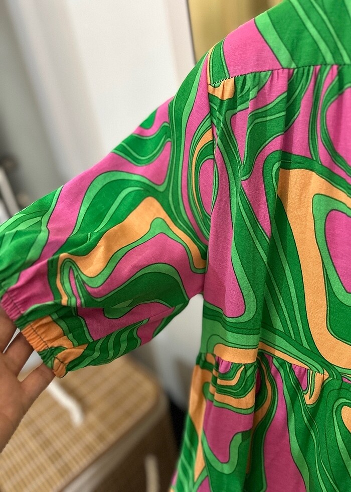 Renkli kıpır kıpır bir elbise - Görsel 4