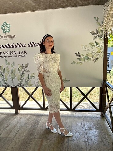 Nikah elbisesi ve ayakkabı