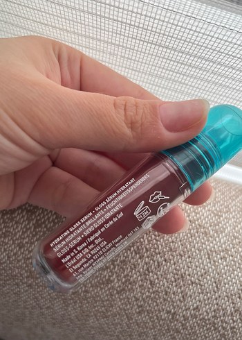 NYX Lip IV Nemlendirici Parlak Ruj - Mavi Kapak - Görsel 2