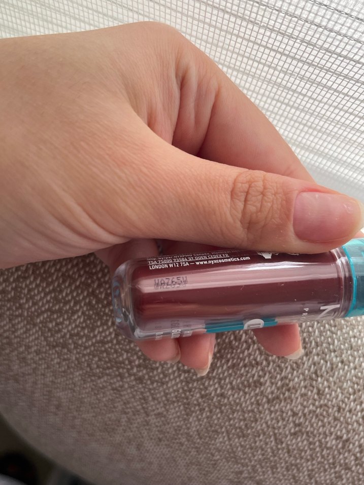 NYX Lip IV Nemlendirici Parlak Ruj - Mavi Kapak - Görsel 3