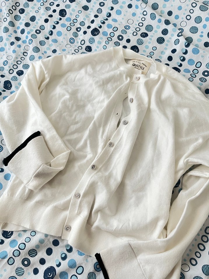 Düğmeli Beyaz hırka - Görsel 2