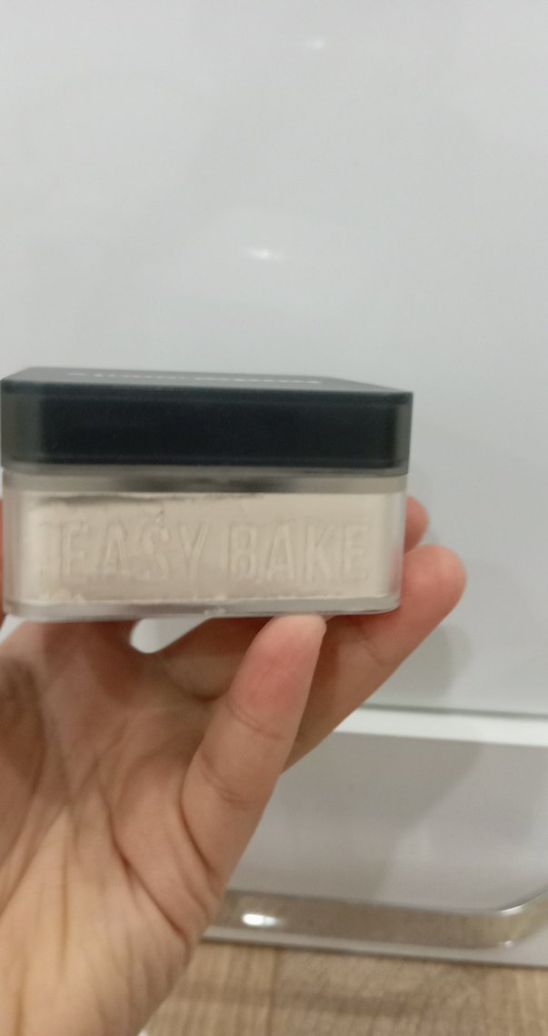 Huda Beauty Bej Pudra - Görsel 2