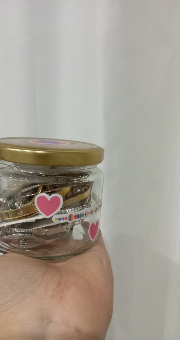 Altın Renkli Tırnak Süslemeleri Kavanozu - Görsel 3