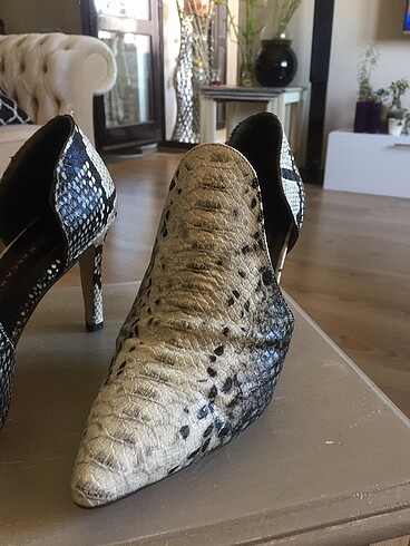 Diğer Yılan derisi desenli Marca miss cut out çok özel bir ayakkabı