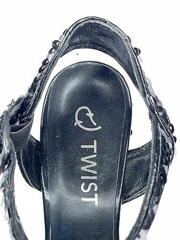 37 Beden siyah Renk Twist Klasik Ayakkabı %70 İndirimli.