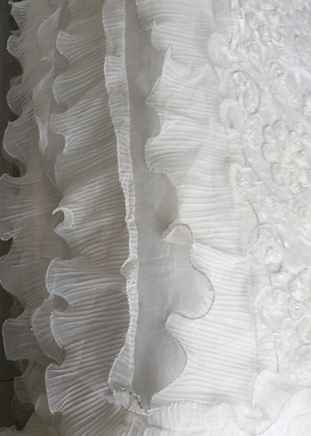 Nakışlı Beyaz Yatak Örtüsü - Görsel 2