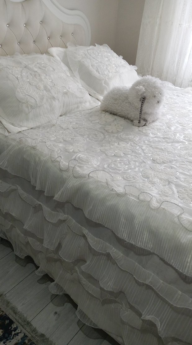 Nakışlı Beyaz Yatak Örtüsü - Görsel 3