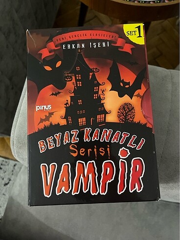 Beyaz kanatlı vampir set