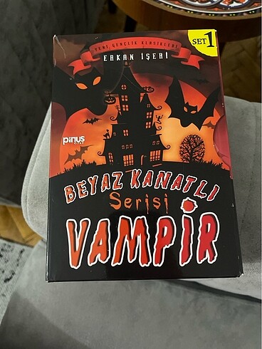 Beyaz kanatlı vampir set