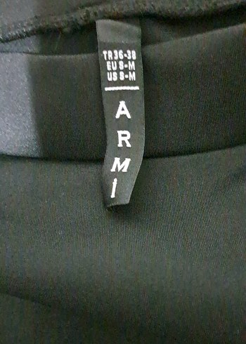 Uzun Siyah Dökümlü Gotik Etek 85
BEL  33 - Görsel 3