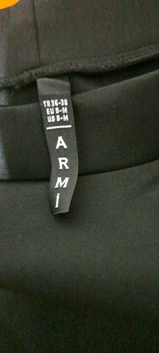 Uzun Siyah Dökümlü Gotik Etek 85
BEL  33 - Görsel 4