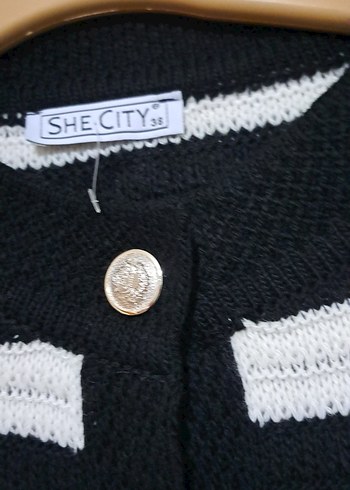 Düğmeli Siyah Beyaz Çizgili Kadın kazak - Görsel 2