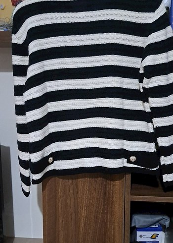 Düğmeli Siyah Beyaz Çizgili Kadın kazak - Görsel 4