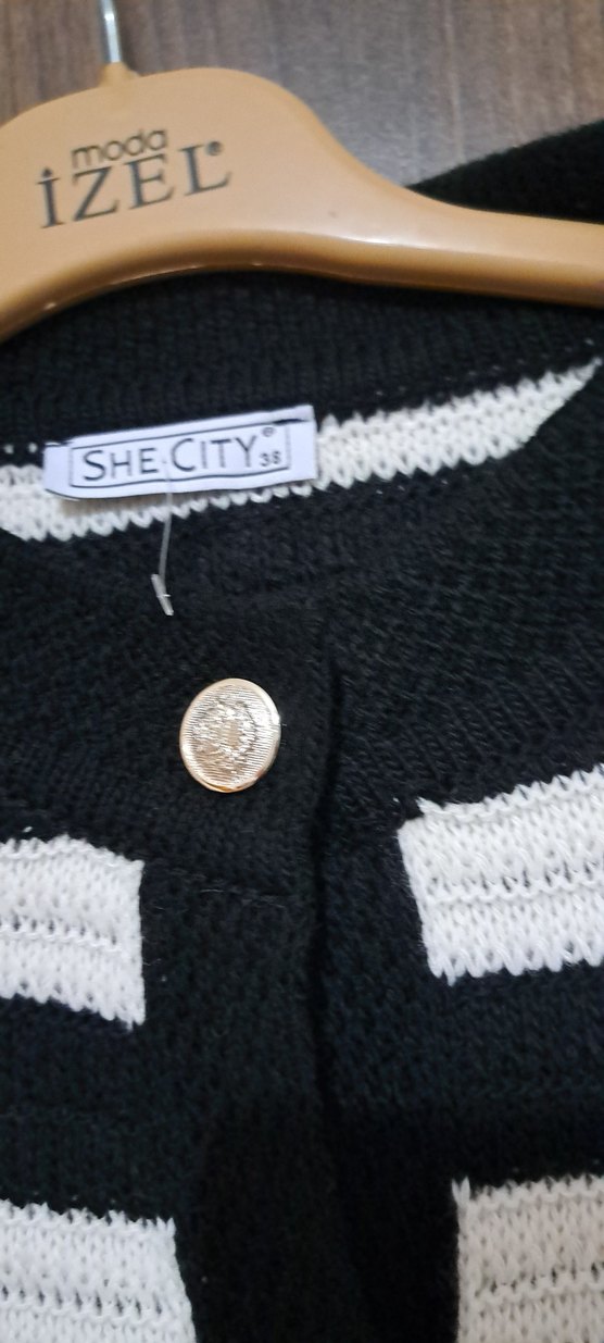 Düğmeli Siyah Beyaz Çizgili Kadın kazak - Görsel 2