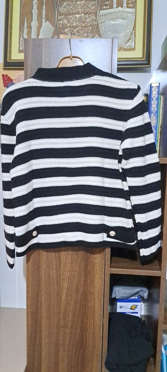 Düğmeli Siyah Beyaz Çizgili Kadın kazak - Görsel 3