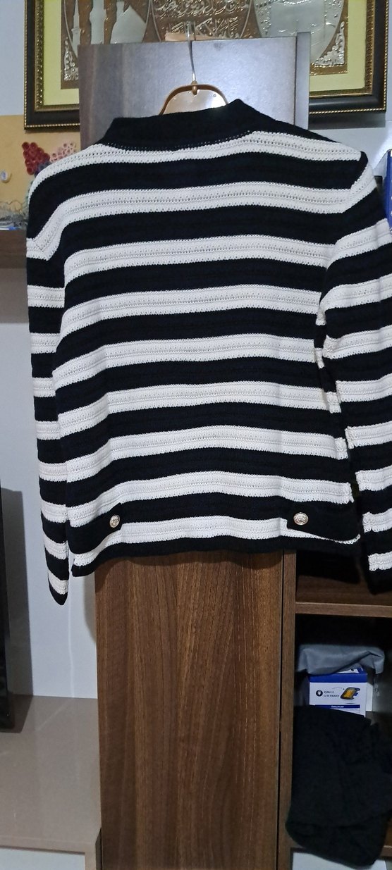 Düğmeli Siyah Beyaz Çizgili Kadın kazak - Görsel 4