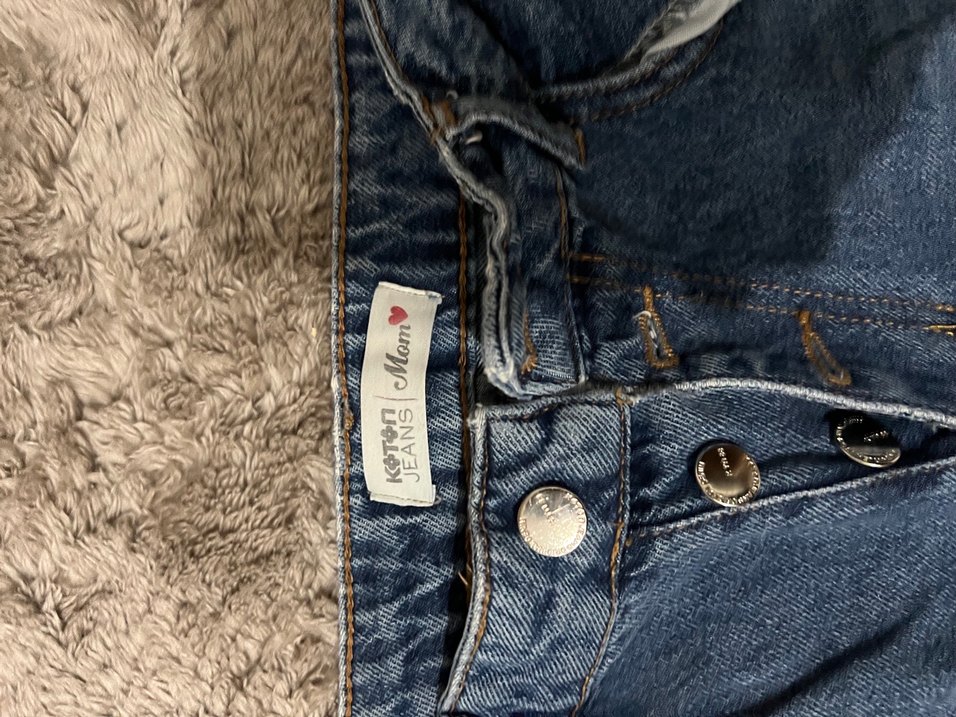 Düğmeli Rahat Kesim mom jean - Görsel 3