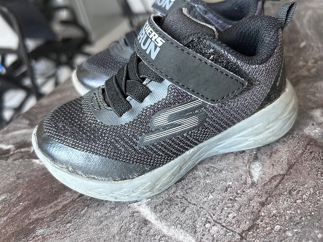 22 Beden Skechers spor ayakkabı