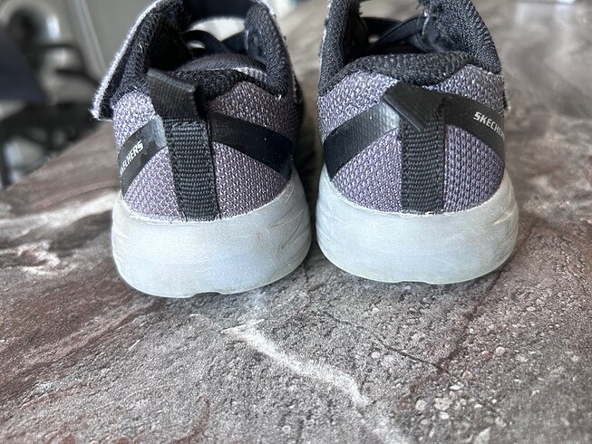 22 Beden siyah Renk Skechers spor ayakkabı