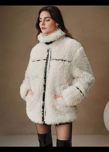 Beyaz Peluş Yumuşak Mini Kadın Mont