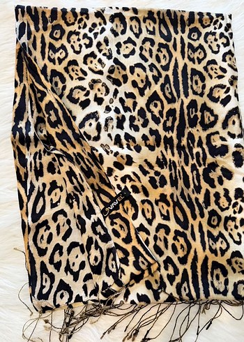 Kahverengi Kürklü Kadın Sokak Stili Atkı - Görsel 2