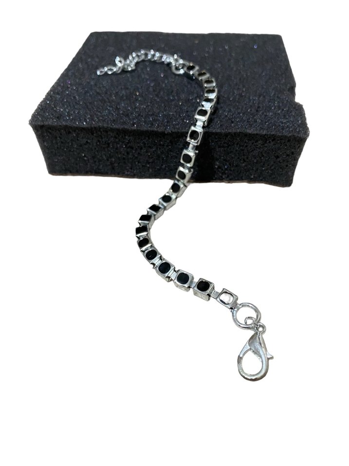 Zincir Detaylı Siyah Minimalist Kadın Bileklik - Görsel 4