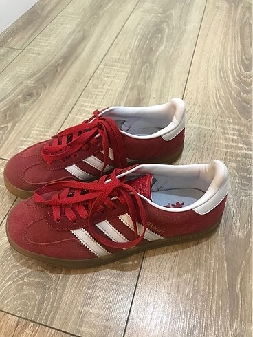 39 Beden kırmızı Renk ADİDAS GAZELLE