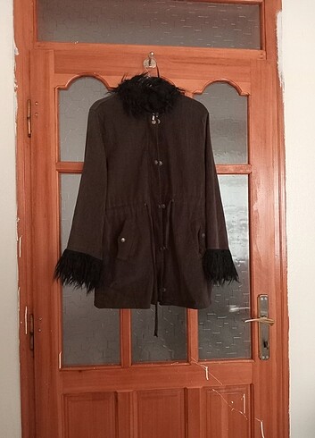 Tüylü trençkot 