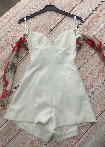 Beyaz Desenli Mini Kadın Tulum - Görsel 3