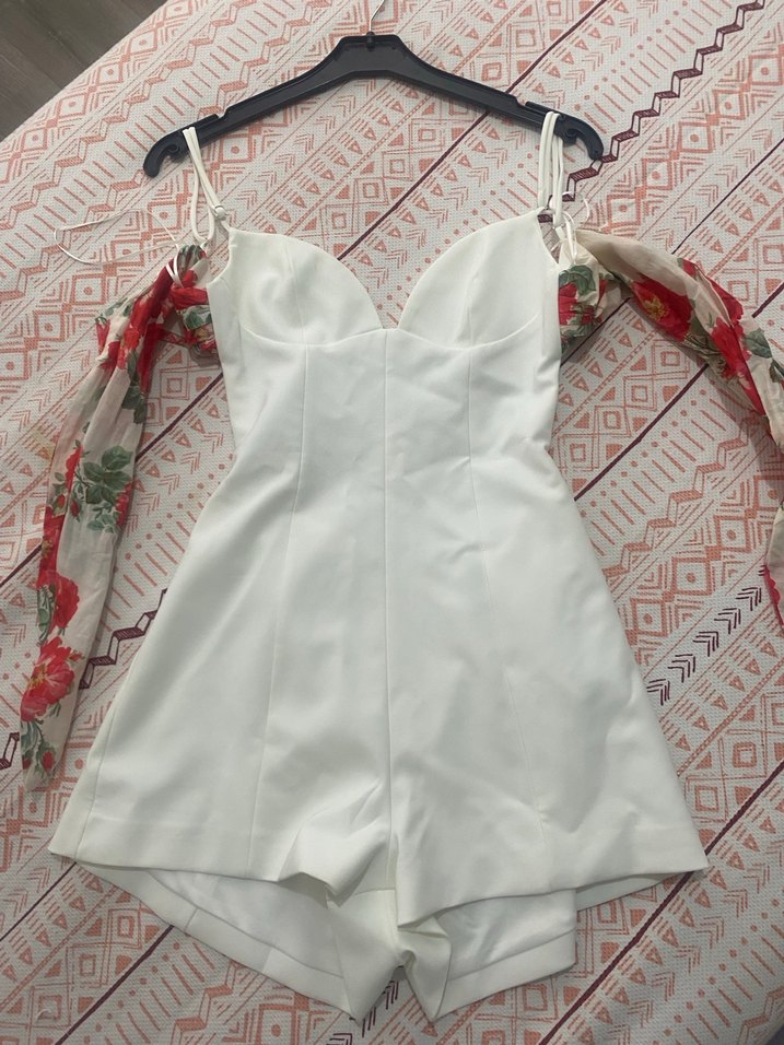 Beyaz Desenli Mini Kadın Tulum - Görsel 4