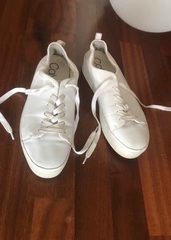Beyaz Minimalist Stiletto Topuklu Kadın Spor Ayakkabı