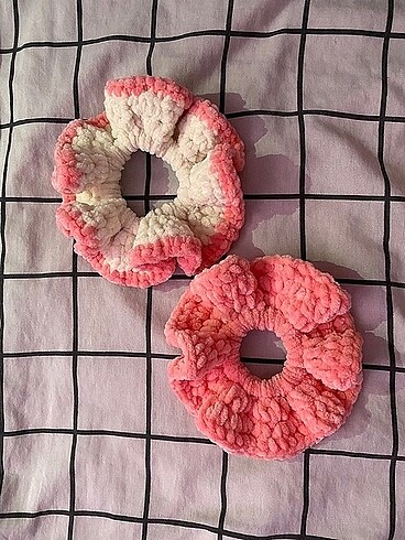 Diğer scrunchies pofuduk