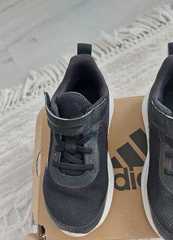 25 Beden siyah Renk Adidas spor ayakkabı