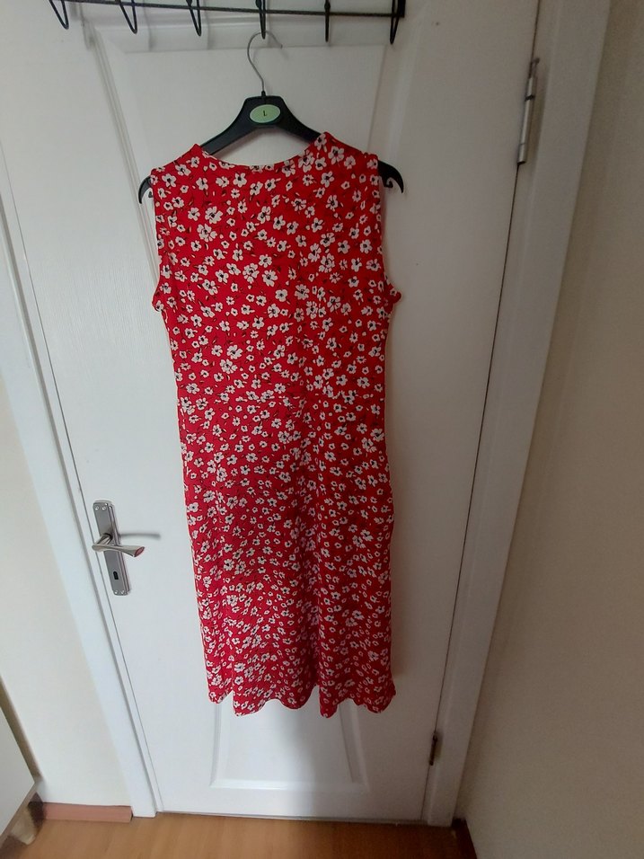 kırmızı çiçekli elbise - Görsel 2