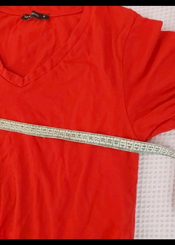 Kısa Kollu Kırmızı V Yaka Kadın Tişört - Görsel 2