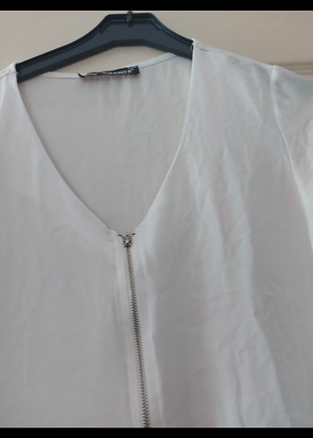 Düz Beyaz Keten V Yaka Kısa Kollu Bluz - Görsel 2